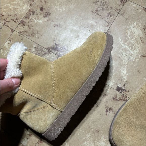 Woman’s size 7 boots - Picture 3 of 11